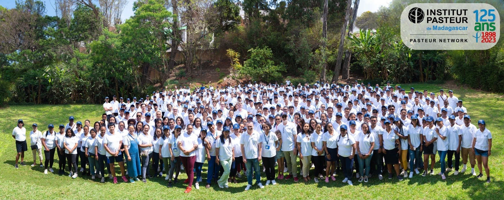 Personnel de l'IPM lors des 125 ans de l'Institut